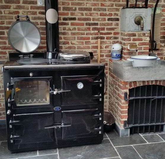 Wood burning shop stove cooker