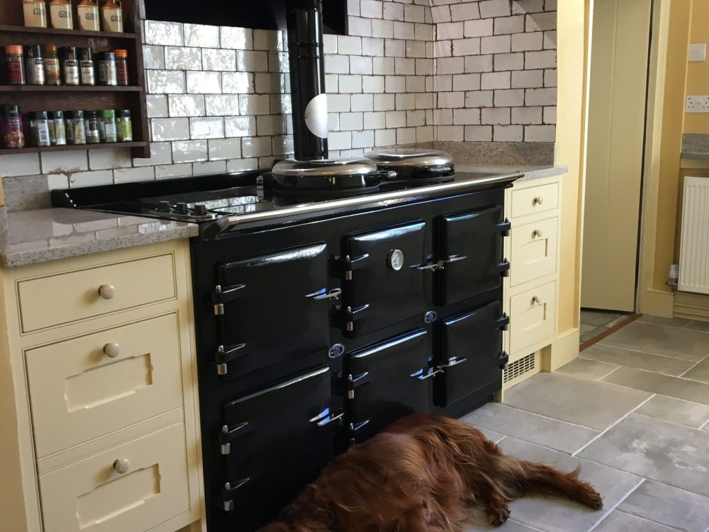 AGA OIL FIRED ELECTRIC HYBRID RANGE COOKER STOVE - 5 OVEN with dog